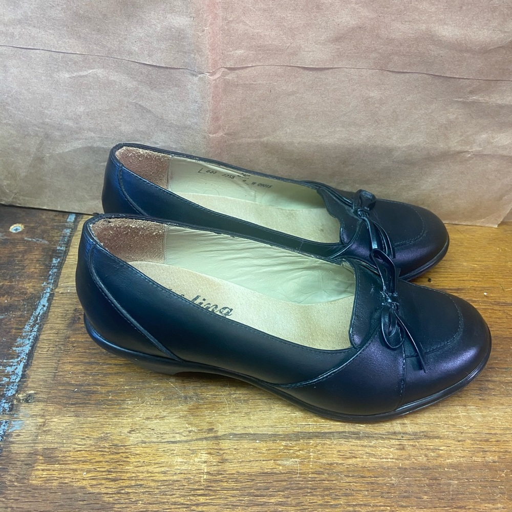 Kipling black leather ladies pumps 8 w business casual retro look
Made in Mexico